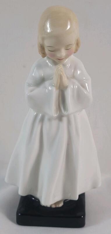 Vintage Royal Doulton " Bedtime " Figurine , HN 1978 . Crack on side , top shelf piece . Measures 5 ⅝" tall