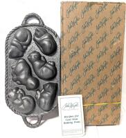 Vintage 1985 John Wright Co CAT NAP Heavy Cast Iron Muffin Mold Pan With Original Box, 15.5" &times; 7.5"