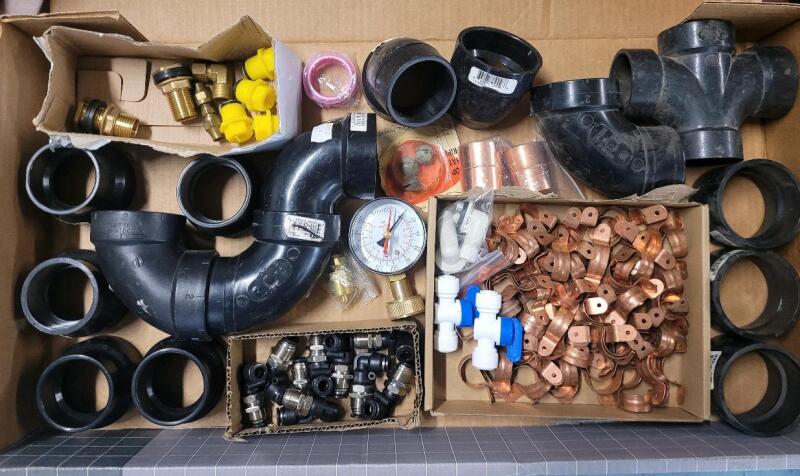 Various Size Plumbing Fittings . See Photos