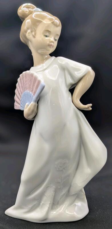 Vintage NAO by LLADRO " I'm Pretty " Porcelain Figurine, #1455, 8.5" Tall, No Chips or Cracks, Writing On Bottom
