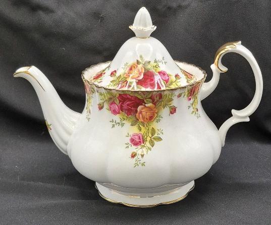 Vintage Royal Albert "Old Country Roses" 8" Tall Tea Pot No Chips or Cracks