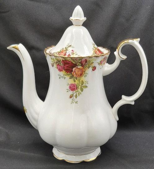 Vintage Royal Albert "Old Country Roses" 10" Tall Coffee Pot No chips or Cracks
