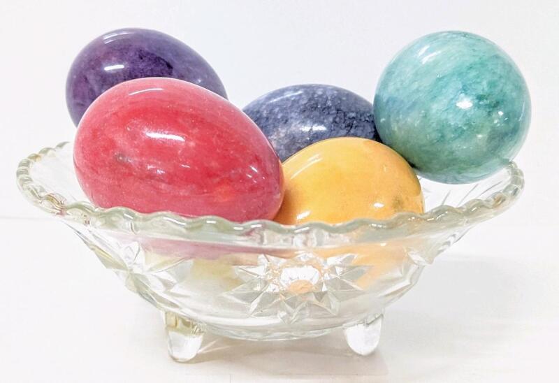 6 Vintage Dyed Alabaster Stone Eggs in Footed Crystal Candy Dish 6.3" Diameter &times; 1.5" Tall, No Chips or Cracks