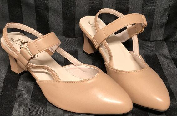 As New Sz 250 (8) Women's Dress Shoes 1.5" Heel