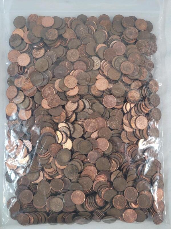 7+lbs Canadian & USA Pennies . Majority Canadian