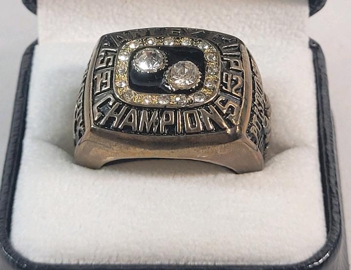 Pittsburgh Penguins NHL Hockey Commemorative Mario Lemieux 1992 Stanley Cup Champion's Replica Ring . See Photos for size .