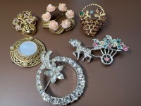 Vintage Brooches LISNER Rhinestones Flower Basket +