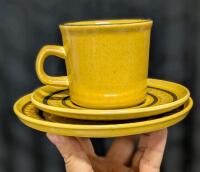 29pcs Vintage FRANCISCAN England Honeycomb Stoneware Dishes: 8&times; 3" Coffee Cups, 7&times; 5.6" Saucers, 14&times; 6.3" Bread + Butter Plates