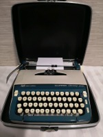 Smith Corona Typewriter - Clipper Seventy Deluxe, Working