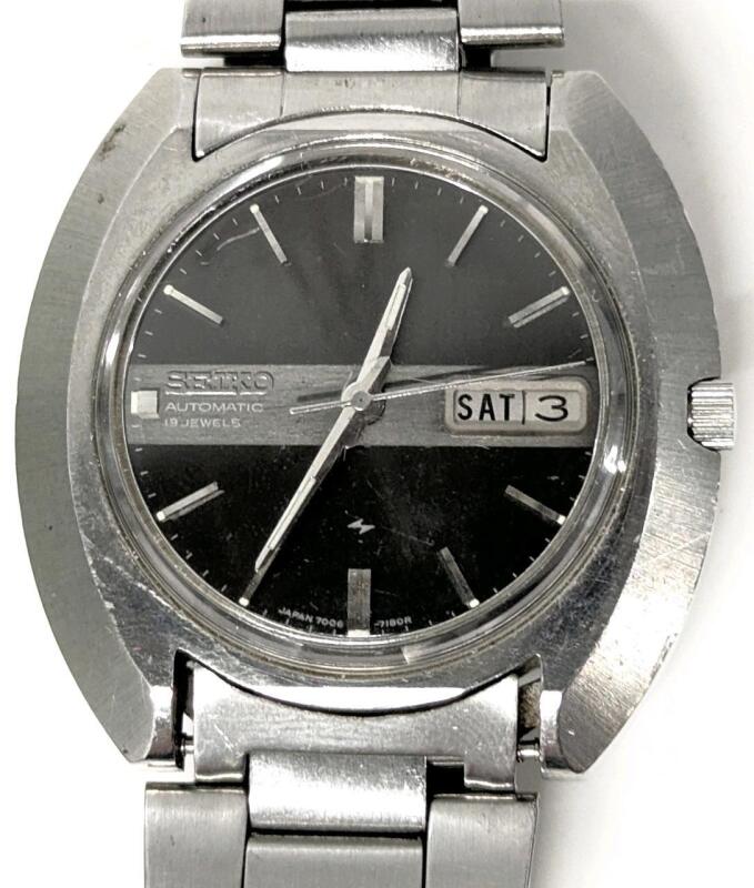 Vintage SEIKO 7006-7020 Automatic Day/Date Black Dial 19 Jewels Men's Watch With Seiko-Branded Metal Band, Currently Non-Functional, Needs Servicing