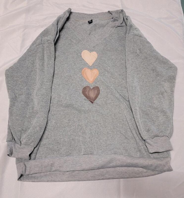 New Size 2XL Women's CURVE Women's V-Neck Ombre Heart Print Sweater , Gray .
