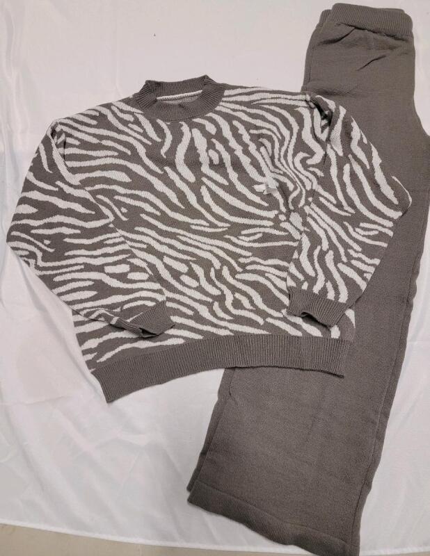 New Size Med Women's Knit Lounge Sweater & Pants .