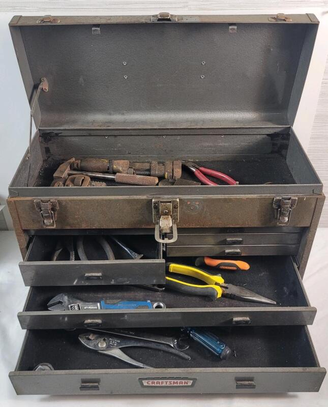 Vintage Craftsman 7-Drawer Tool Box w/Some Tools . Measures 20 &frac14;"&times;13.5"&times;8.5"