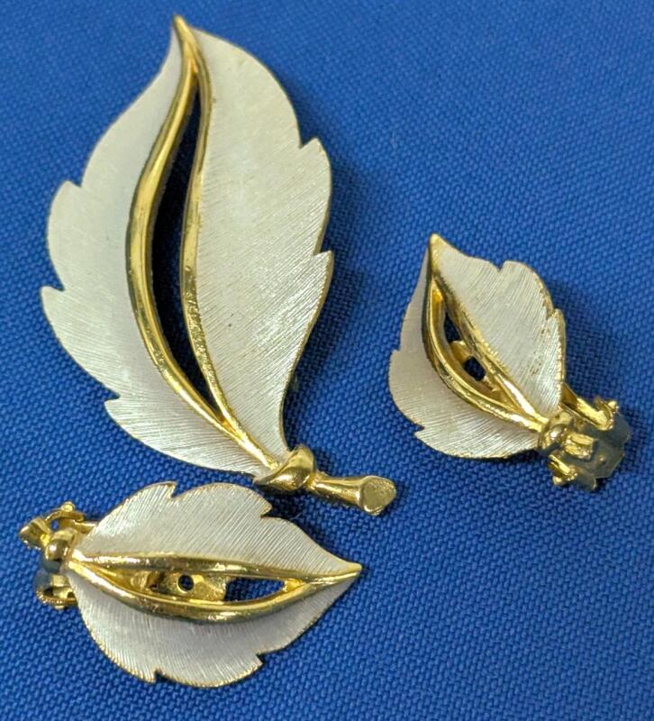 Signed Vintage JJ White Brushed Feather Leaf Brooch & Clip-On Earrings 3pc Set, Up To 2.15" Long