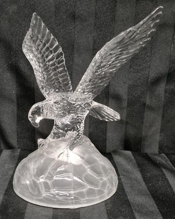 Eagle Art Glass With Frosted Base Figure 7.75" Tall