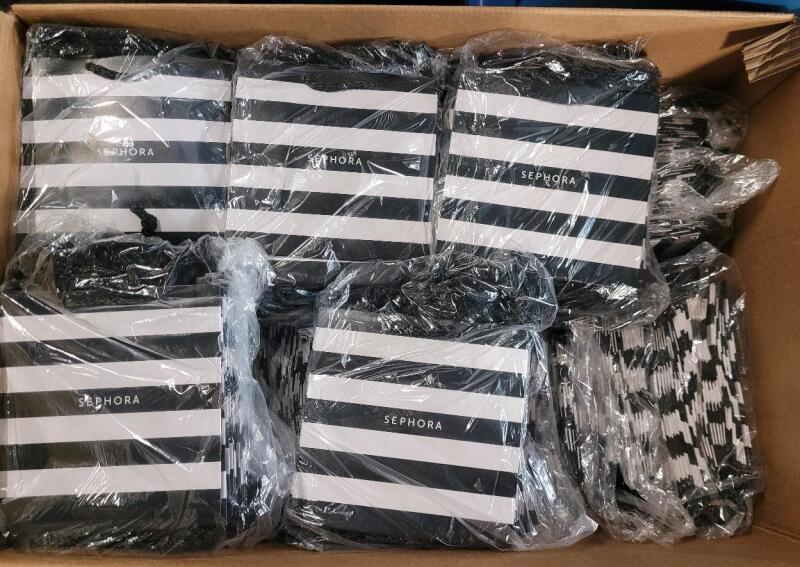 500 New Sephora Black & White Gift Bags w/Handles . Each Bag measures 6.5"&times;3.5"&times;6 &frac14;"