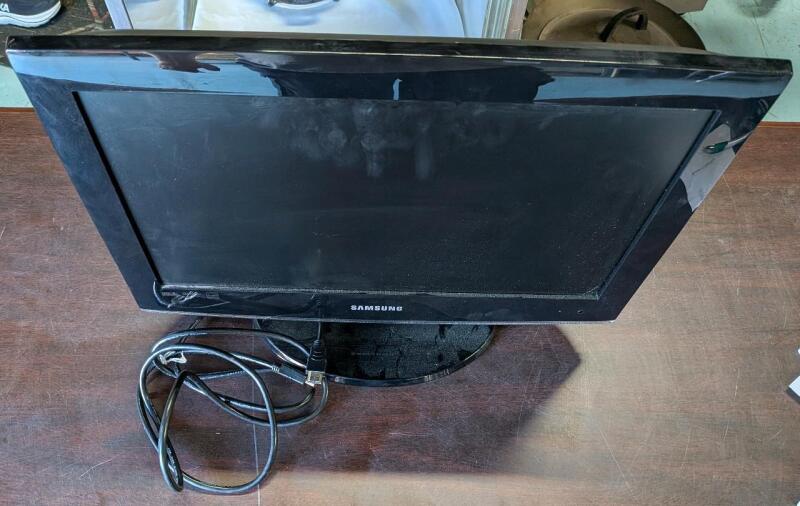 Samsung 19" TV. Model LN1B360D5D.