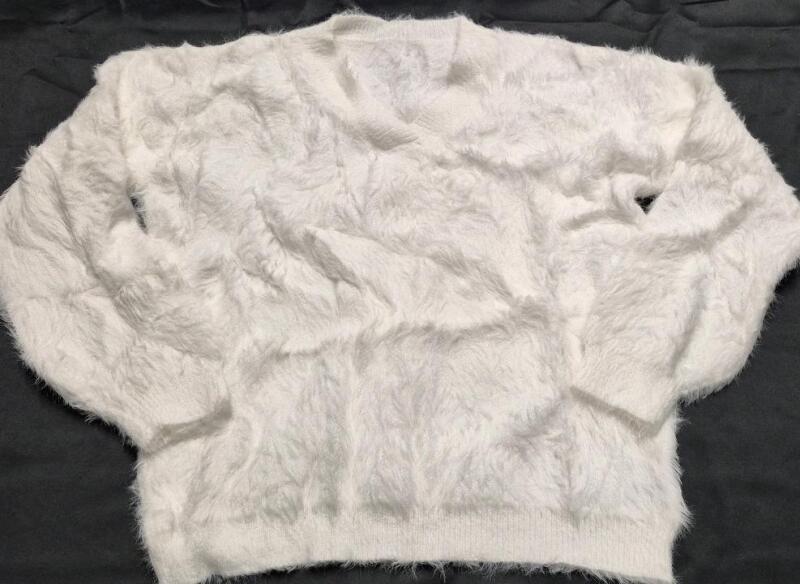 New Sz Large Women's Fuzzy Soft Sweater