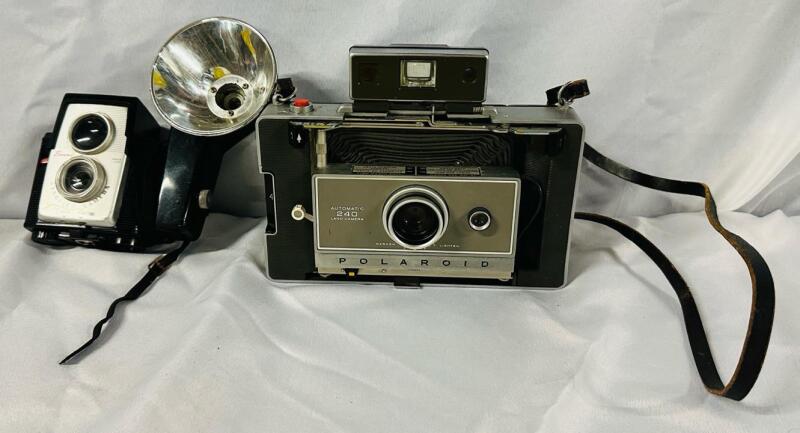 2 Vintage Cameras (See Photos) - Unable to Determine Functionality