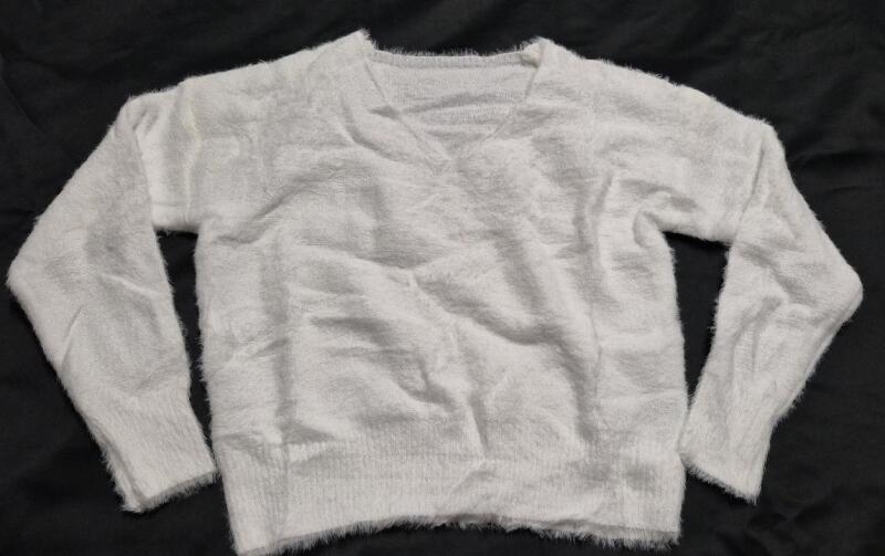New sz Small Women's V-Neck Super Soft Sweater
