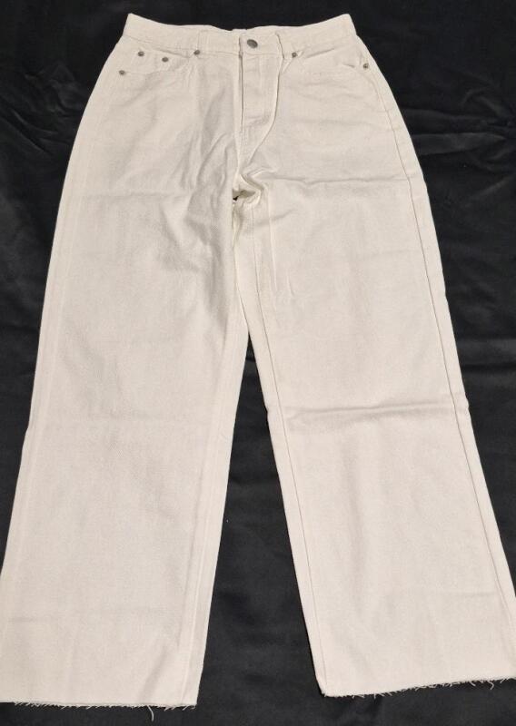 New sz Petit Medium Women's White Jeans