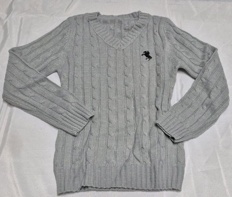 New sz Medium Women's Sweater