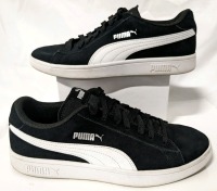 PUMA Adults Smash V2: Black, White, Silver (Size 8.5)