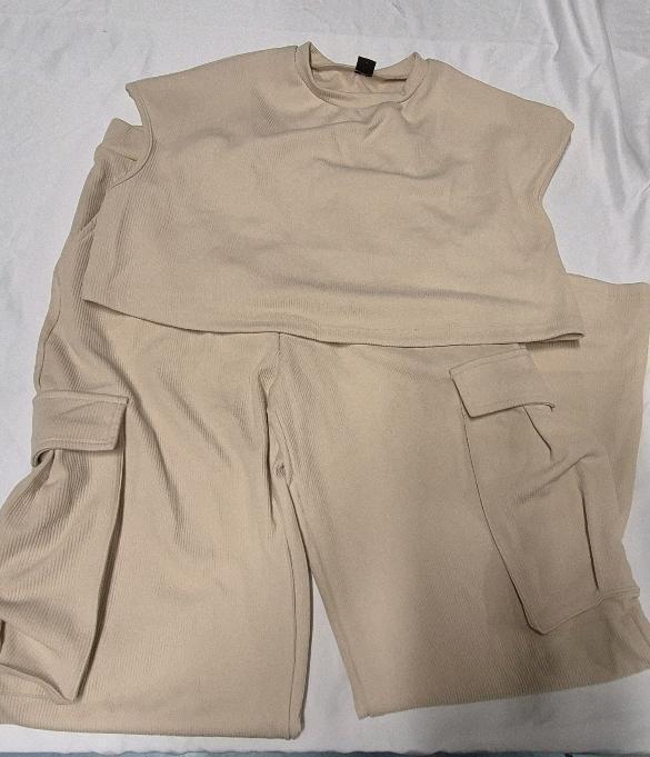 New sz Medium Women's Top and Cargo Pant Set