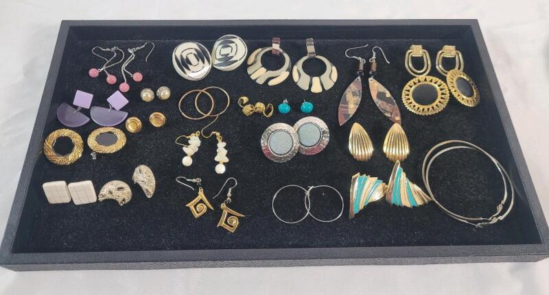 22 Pierced Earring Pairs with Jewelry Tray . Tray measures 14 &frac34;"&times;8 &frac14;"