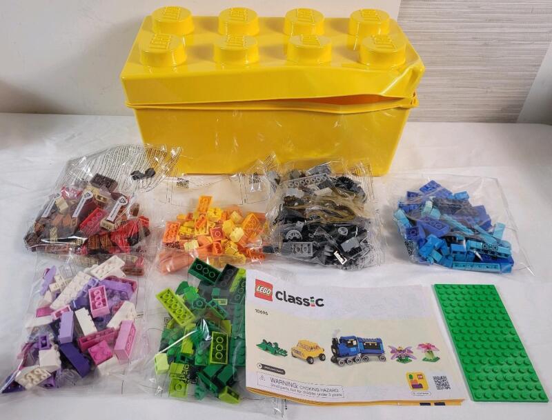 As New - LEGO Classic #10696 Medium Creative Brick Box Building Kit, 484-pc . All Bags Sealed , Bend to Box Top