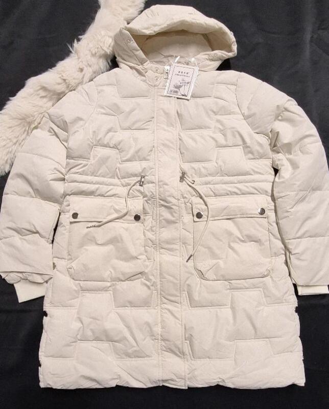 New sz 2XL Women's Winter Coat with Detachable Faux Fur Hood Accent - Cream Colour