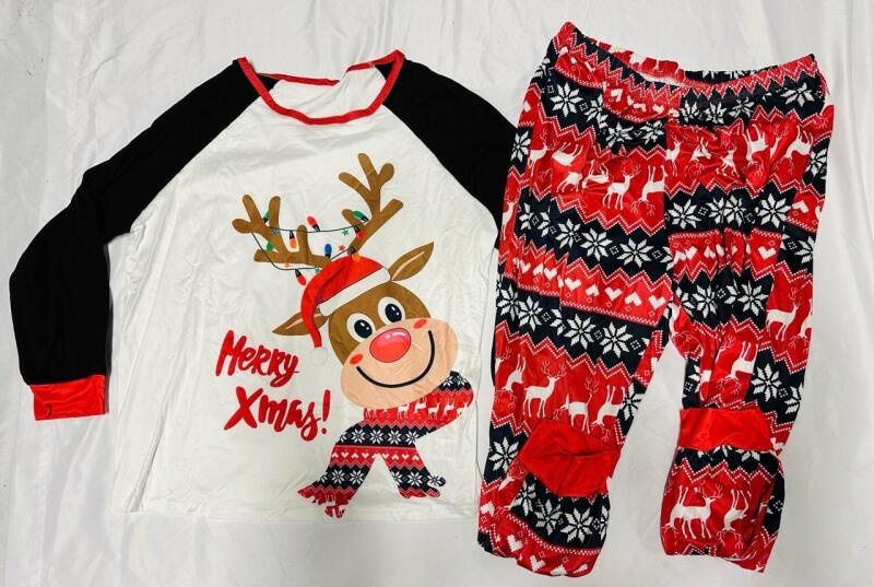 New Adult Size XL &ldquo;Merry Xmas&rdquo; Reindeer Sweater