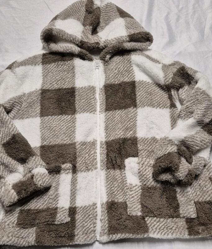 New sz Large Women's Super Soft Fluffy Full Zipper Hoodie