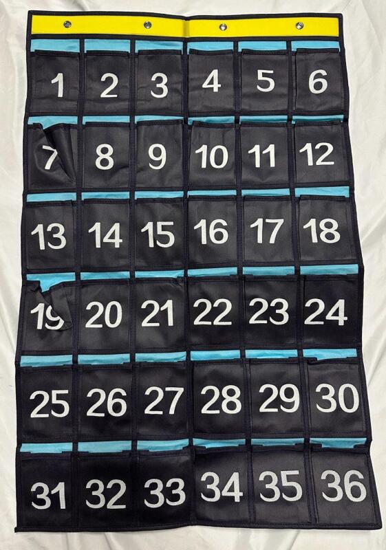 Large 3&rsquo; x 2&rsquo; Advent Calendar with 5&rdquo; x 3.5&rdquo; Pouches for Personalized Calendar