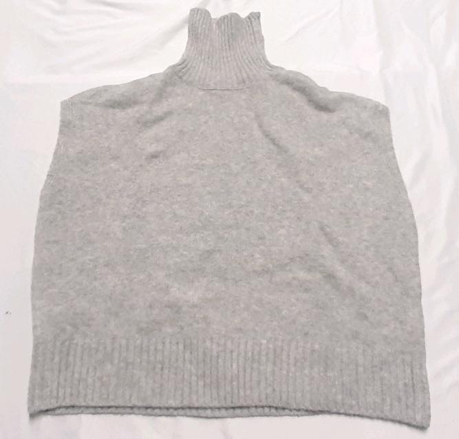 New Women's Sz. Medium Sleeveless Turtleneck Sweater