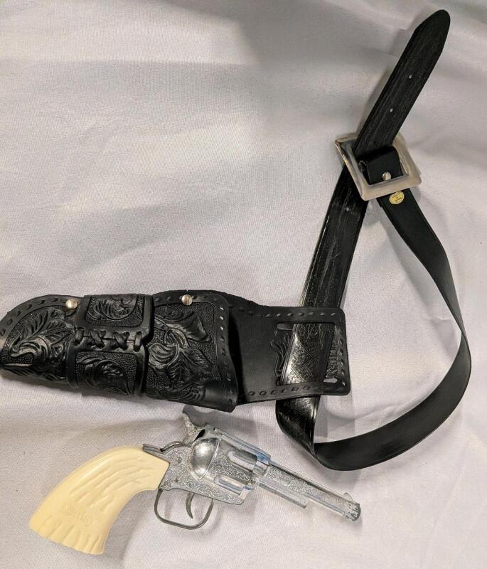 Toy Gun with Holster. Gun is 8" Long.