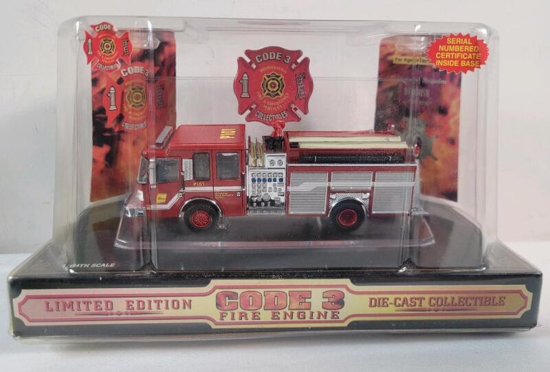 2000 Pierce CODE 3 Limited Edition Mississauga Fire & Emergency Services Fire Engine Diecast Fire Truck . 1/64 Scale .
