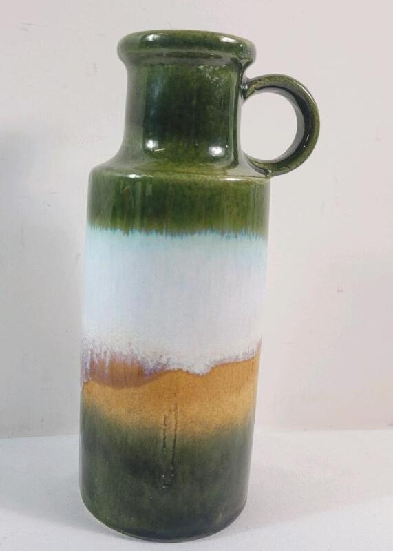 Vintage West German Scheurich jug vase , # 401-20 . Measures 8" tall . No chips or cracks