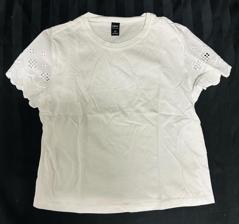New Medium Women&rsquo;s Short Sleeve Top with Broderie Anglaise Shoulders