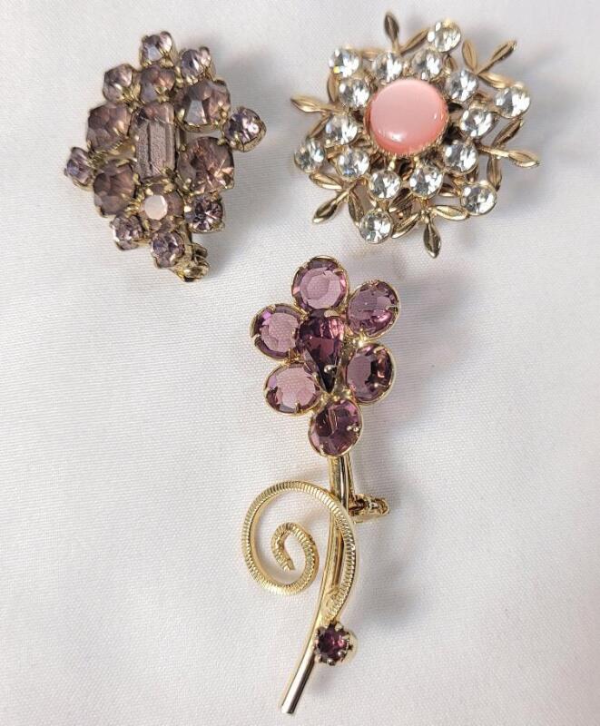Three (3) Vintage Ladies Brooches . See photos for size