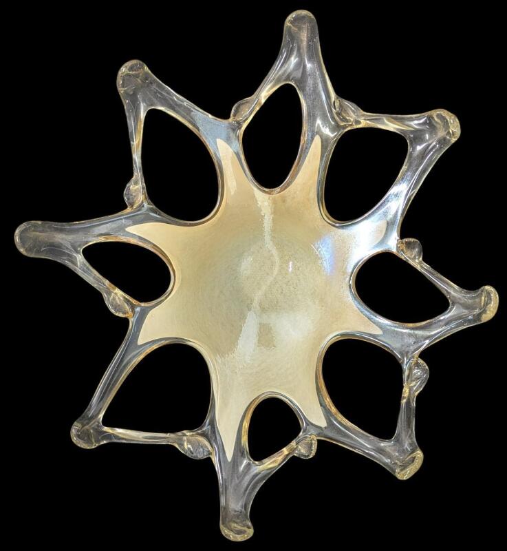 Large Vintage Murano-Style Iridescent Cream Stretch Art Glass Starfish Snowflake Splash Fruit Bowl, Approx 13" Diameter &times; 4" Tall