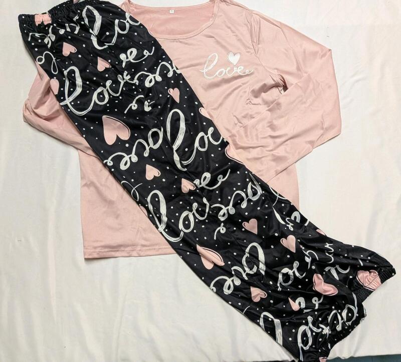 New Size XL Women's "Love" Pajamas Set.