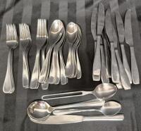 37 Pieces Flatware - Spoons, Forks & Butter Knives Oneida +