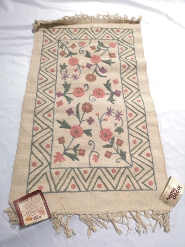 New Entrance Rug - Floral Pattern 20 by 40"