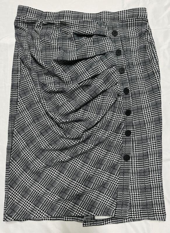 New Size XL Patterned Skirt with Ruching and Buttons, with Bottom Slit