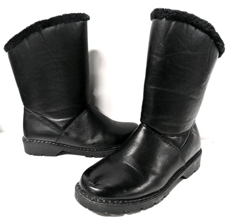Size 10 Ladies Winter Boots With Faux Fur Lining & Side Zipper Access