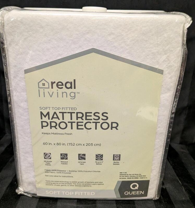 New Real Living Queen Sized Mattress Protector