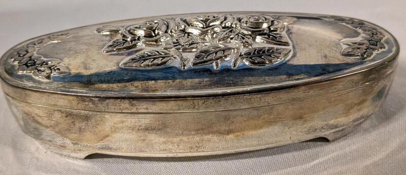 Beautiful Little Jewellery box. 5.5" Long.