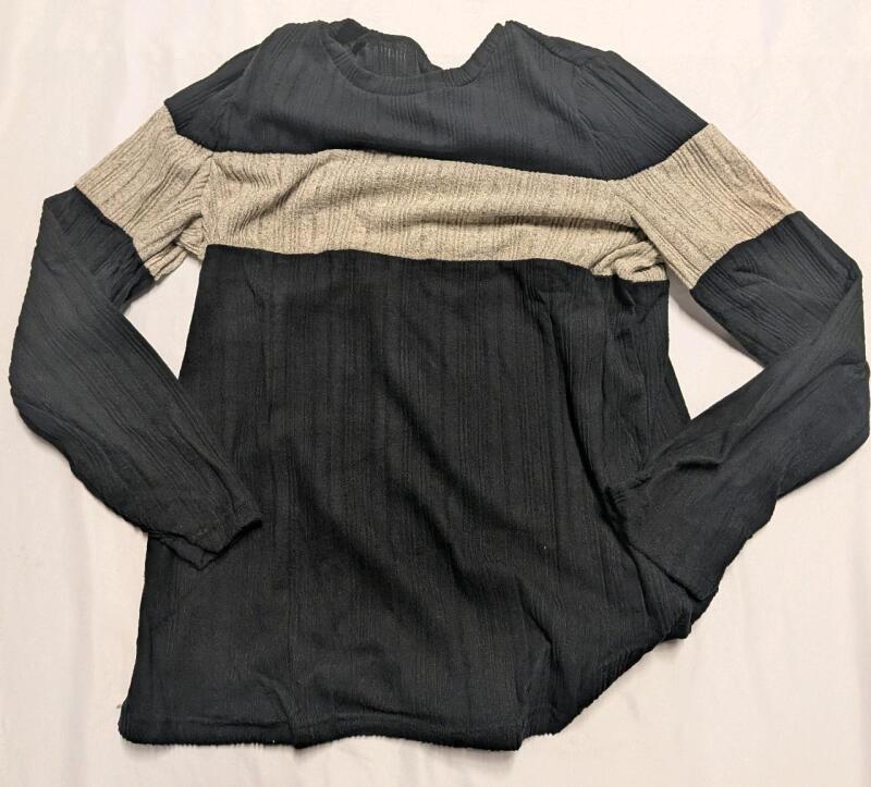 New Size XXL Women's Long Sleeve Shirt.