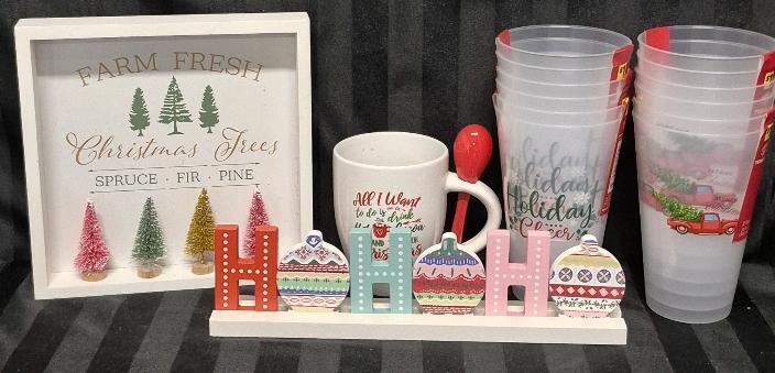 New Christmas Holiday Decor & 12x Plastic Cups & Hot Chocolate Mug